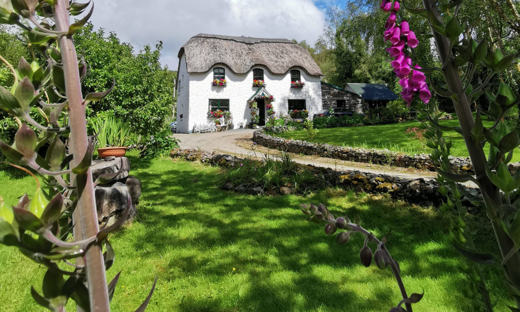 Lissyclearig Thatched Cottage B&B Kenmare, Co. Kerry, Ireland Bed